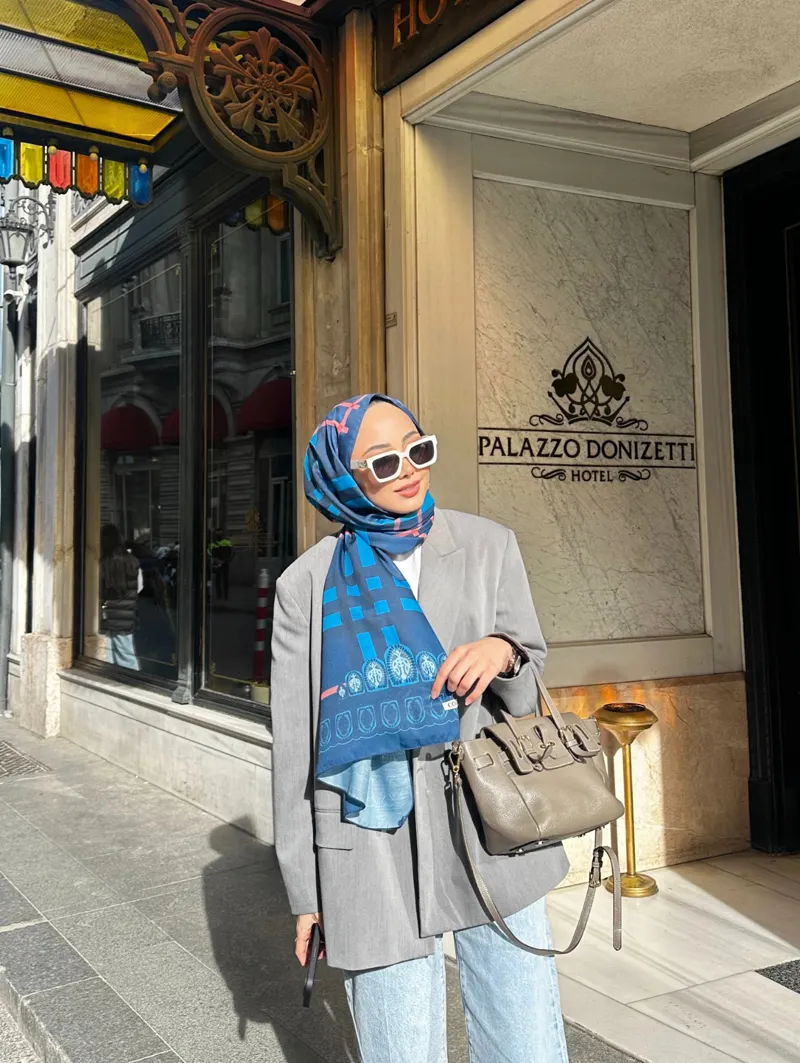 Lacivert Tartan Desen Şal Tercihi