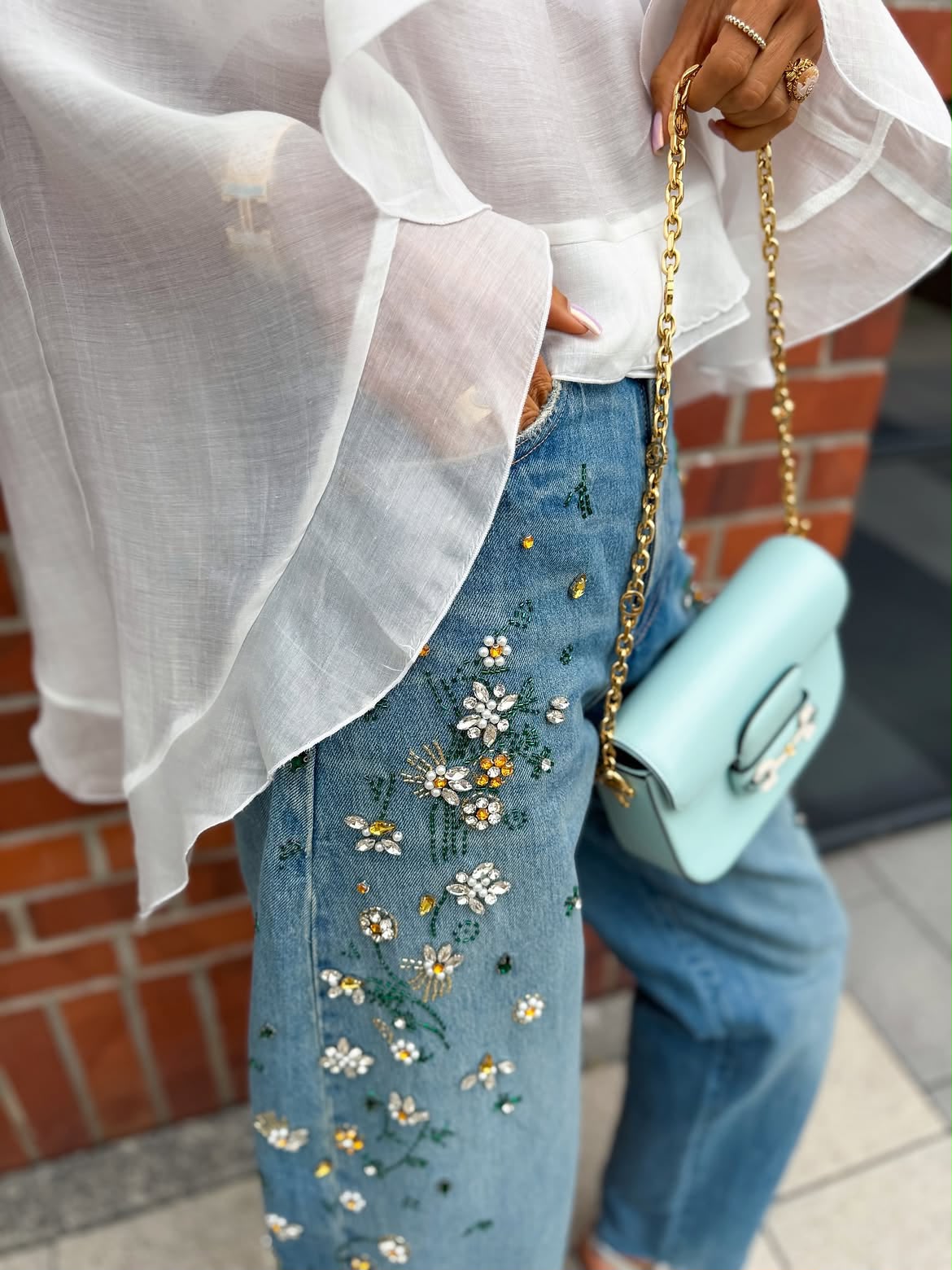 Taş detaylı bol paça jeans